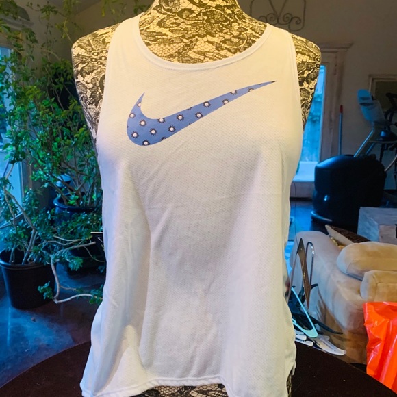 🌺$24 OFF RETAIL🌺CLOSET CLOSING EVERYTHING MUST GO🌺🌺NWT BLUE NIKE CROSS TANK - Picture 1 of 4